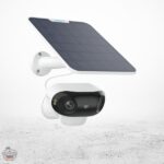 Solarkamera mit Panel zur Wandmontage, ideal für nachhaltige, kabellose Überwachung im Freien.